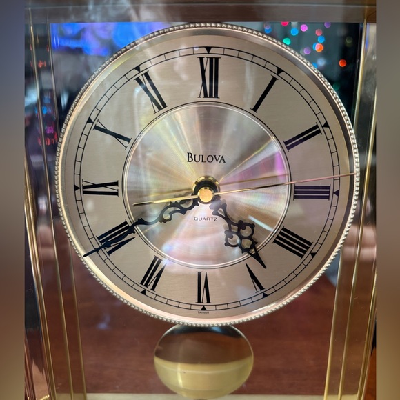 Vintage Bulova B1704 T6 Quartz Mantel Clock w Pendulum - Picture 6 of 12